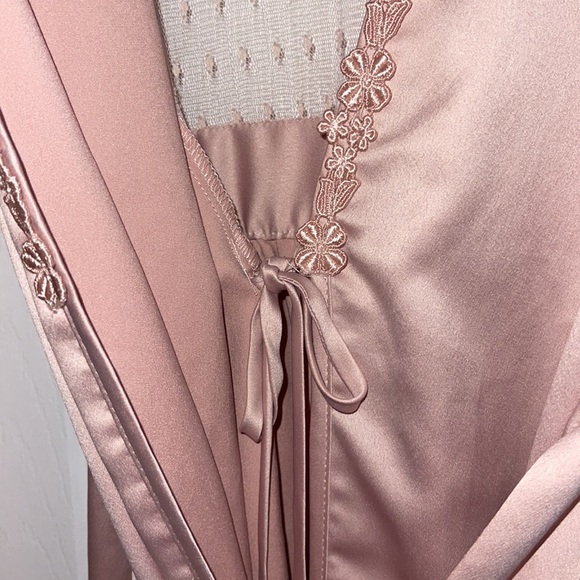 Flora Nikrooz Robe - Picture 8 of 8